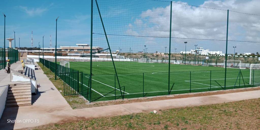 Aménagement d'espaces verts avec gazon synthétique à Rabat